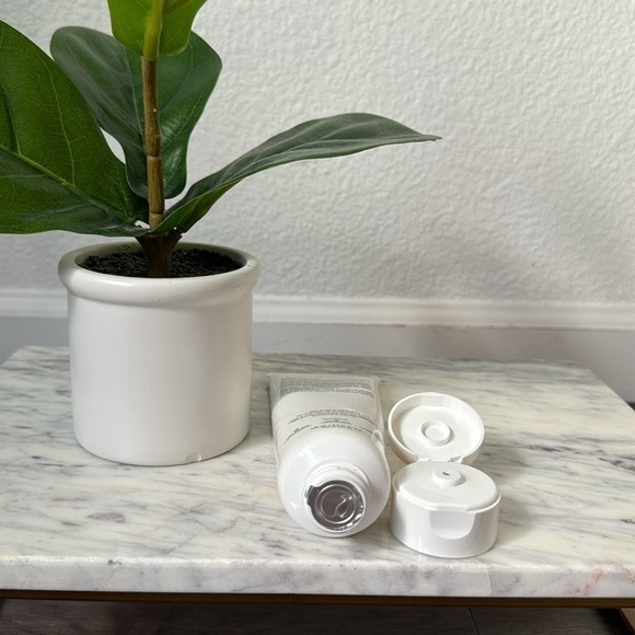 Rodan + Fields Reverse Cleanser - Picture 3 of 3